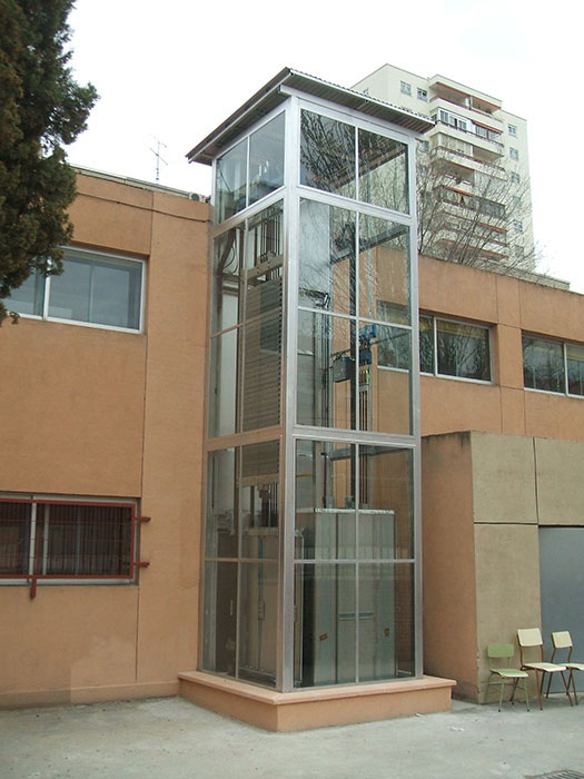 Ascensores exteriores en Madrid colegio