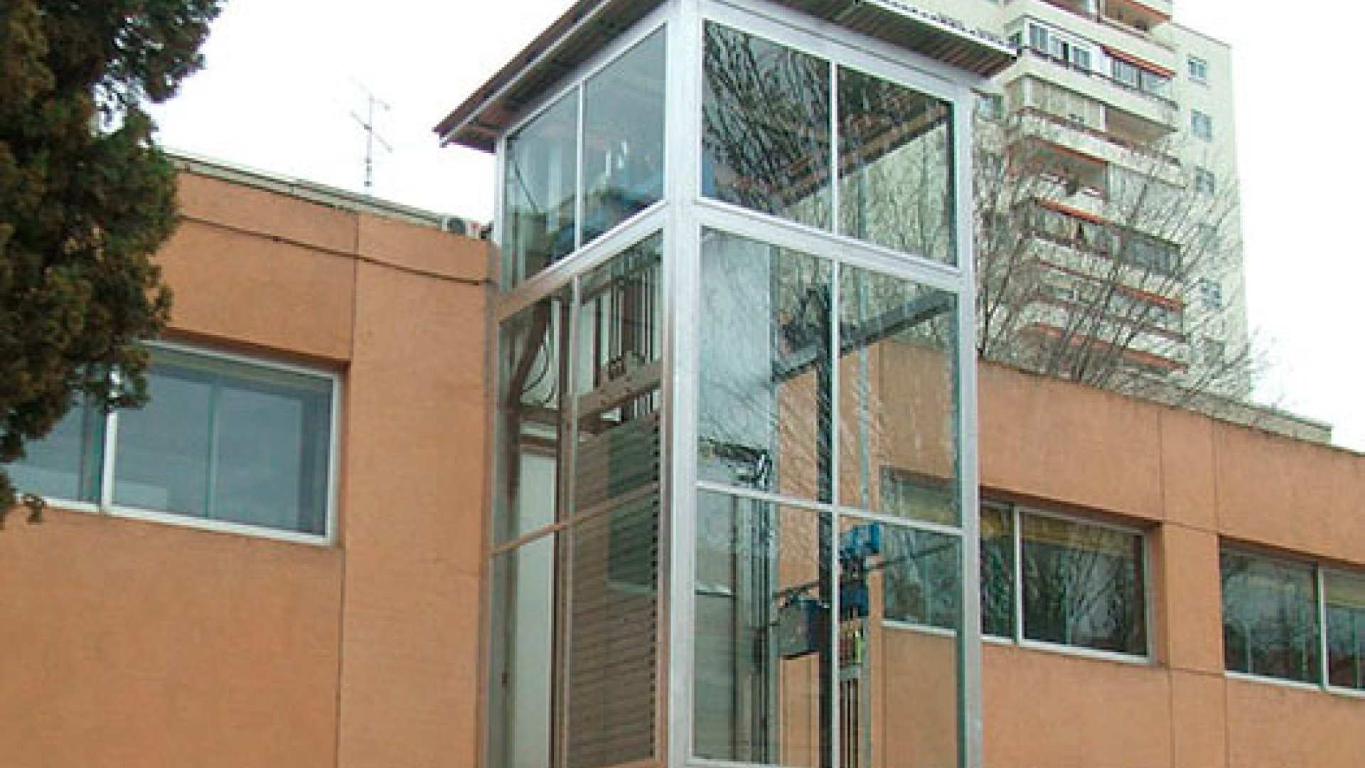 Razones para instalar ascensores en la fachada