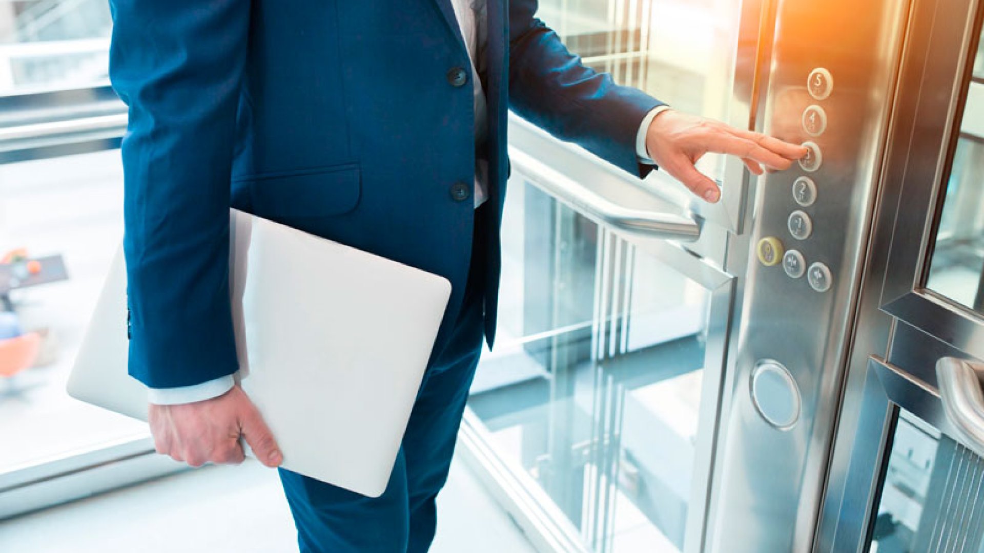 ¿Cuándo se realiza la inspección de un ascensor?