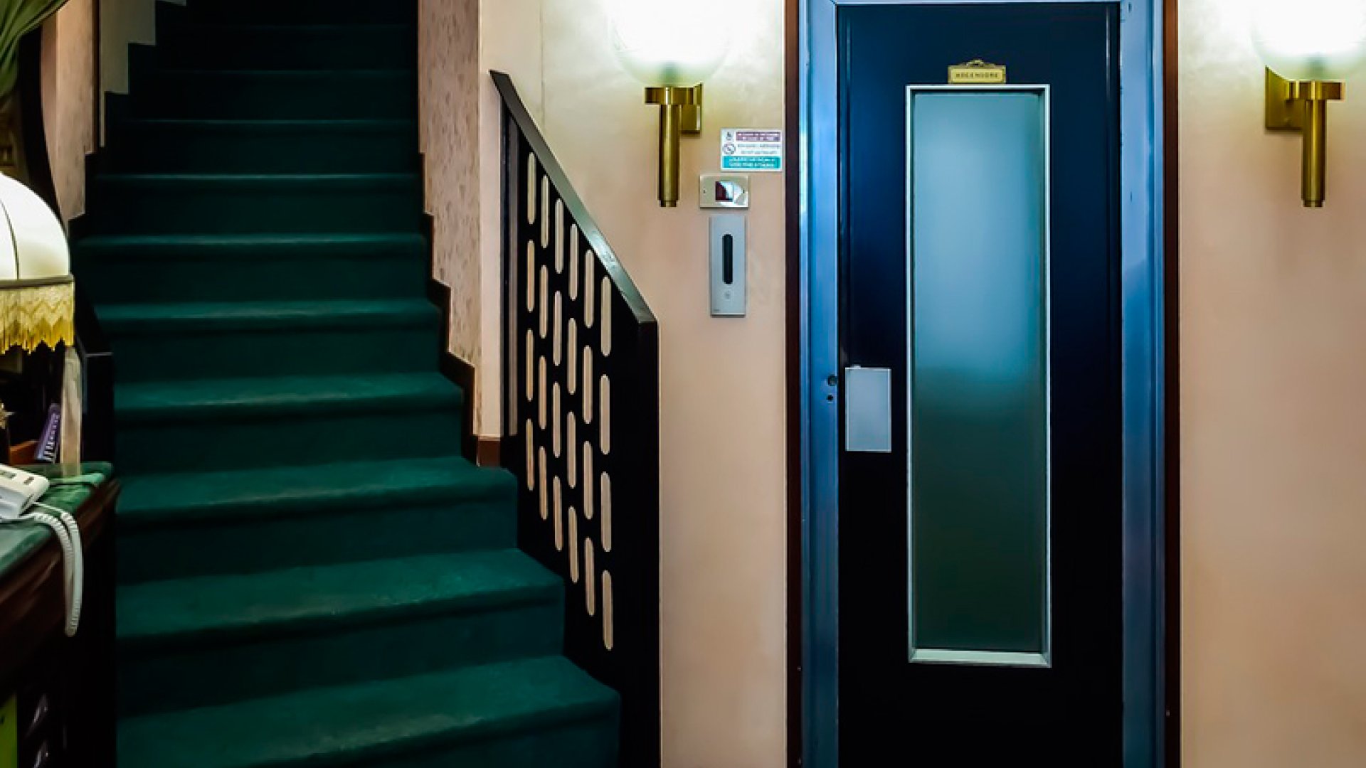 ¿Cada cuánto tiempo se debe de realizar el mantenimiento de un ascensor?