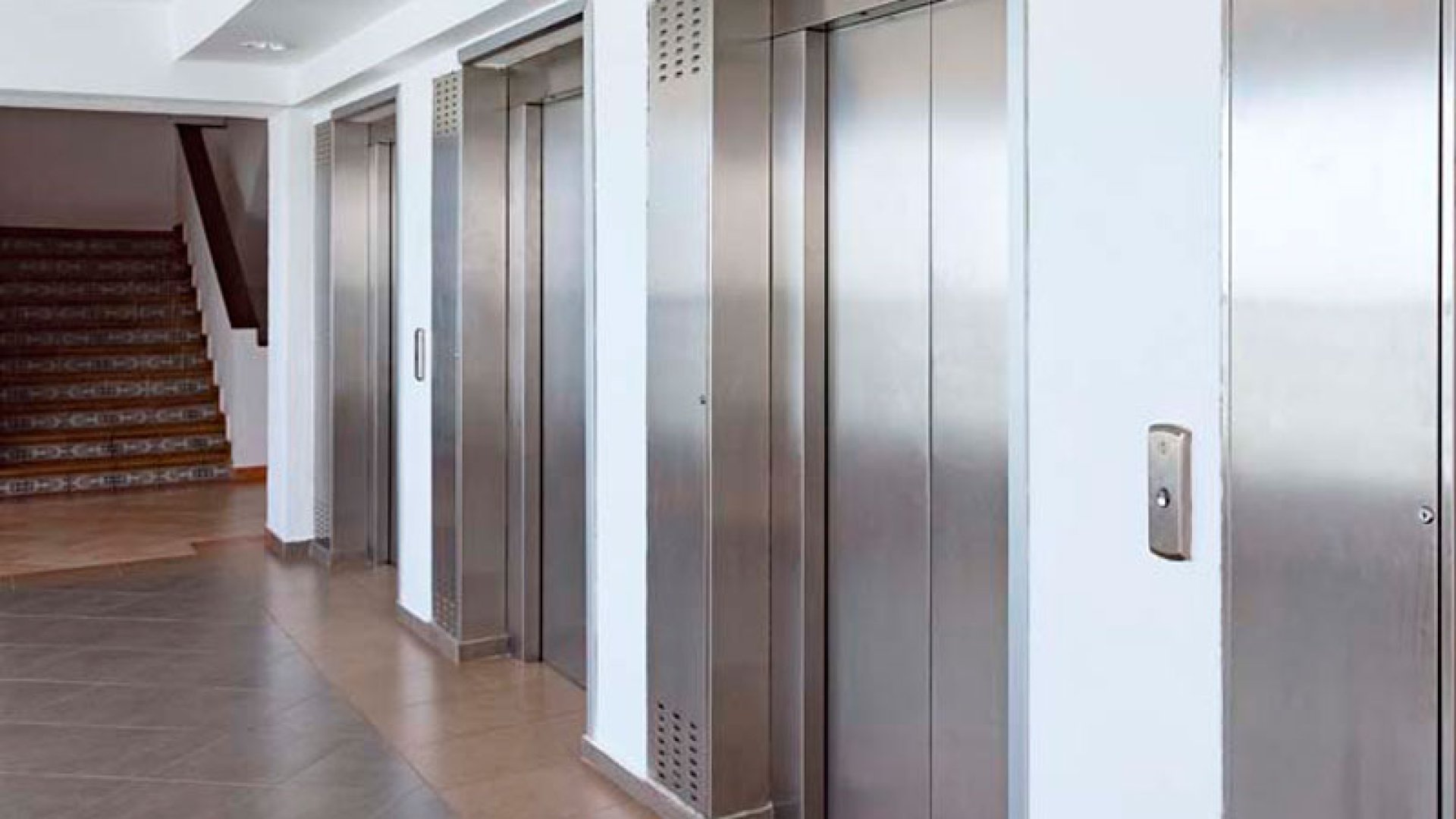 ¿Cuál es la vida útil de un ascensor?