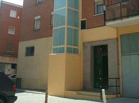 instalación de un ascensor en un edificio